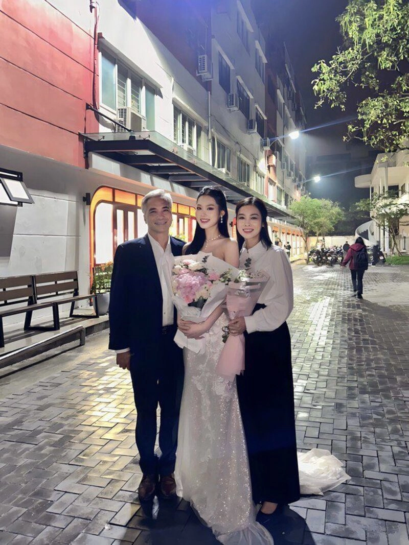 ảnh trần hà linh